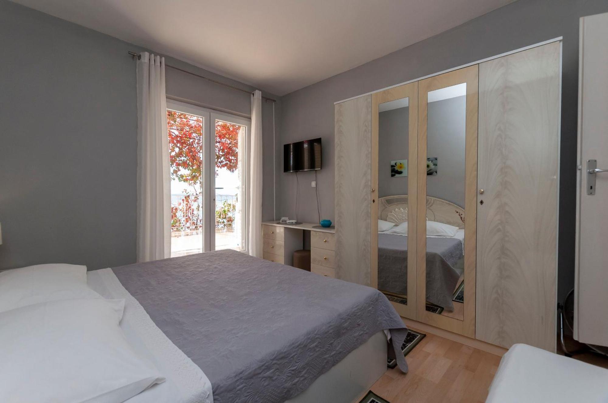 Apartment And Rooms Tatjana Omiš Dış mekan fotoğraf